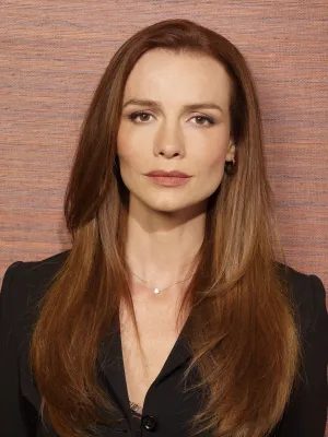 Saffron Burrows